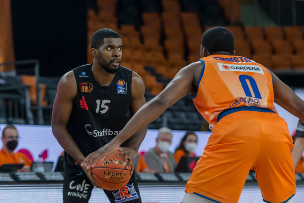 对手战术变 对手战术变