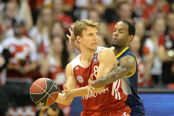 由于伊泽斯 由于伊泽斯